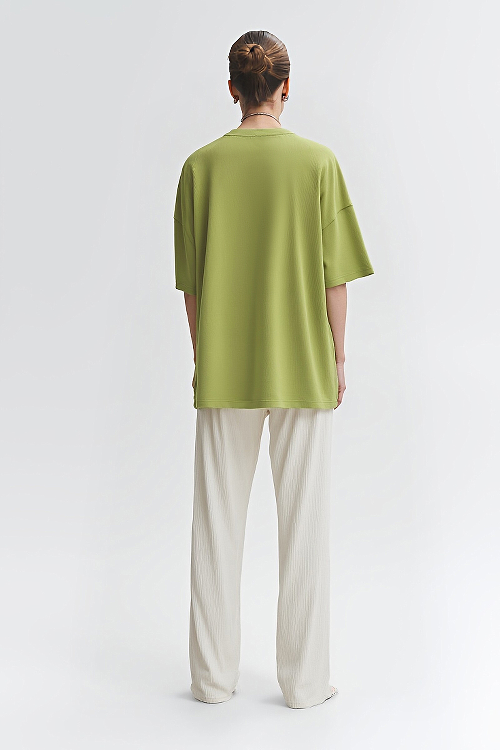 Satin Patch Pocket Embroidered T-Shirt|AMII