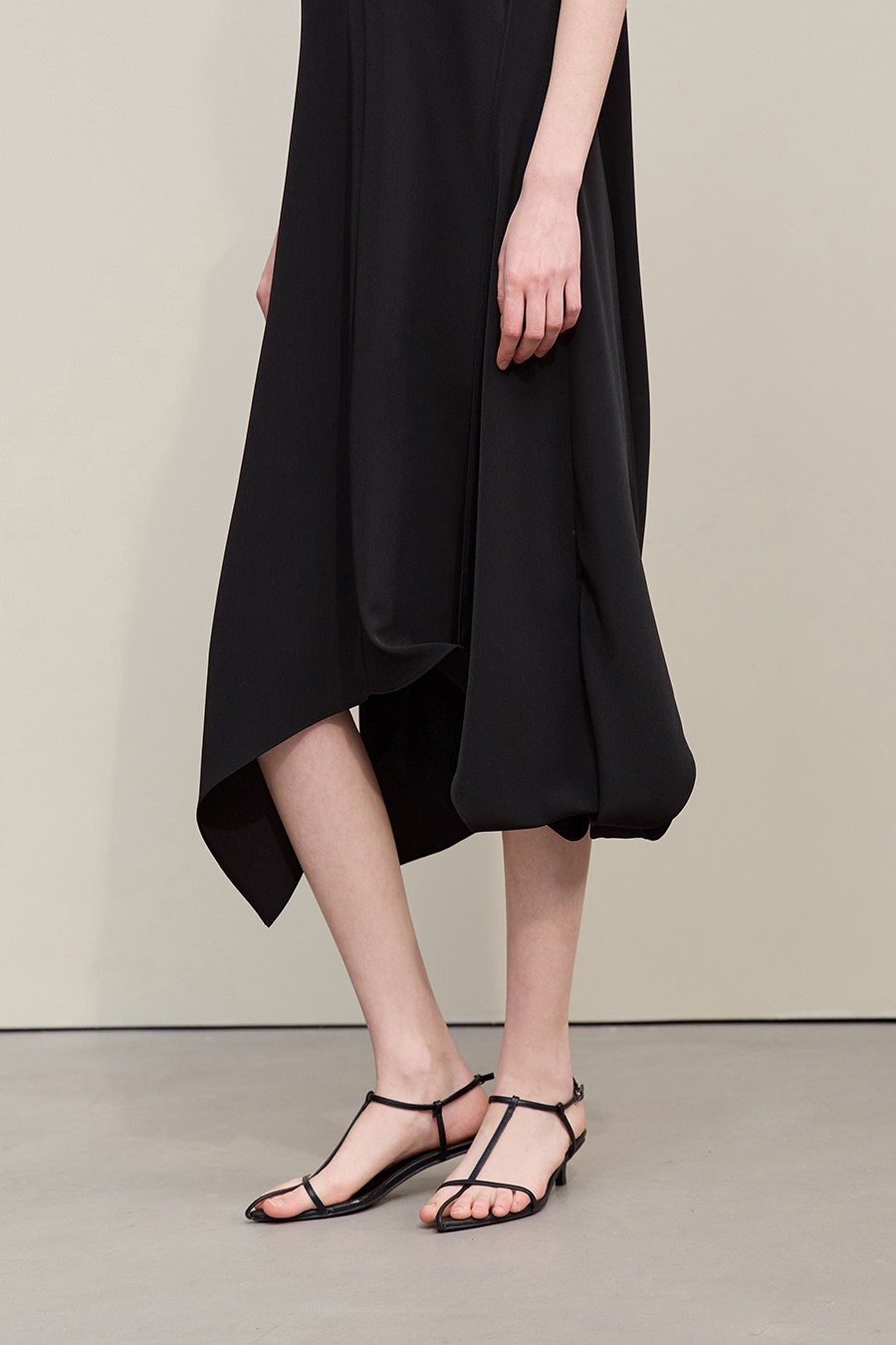 Irregular Gathered Dress|AMII