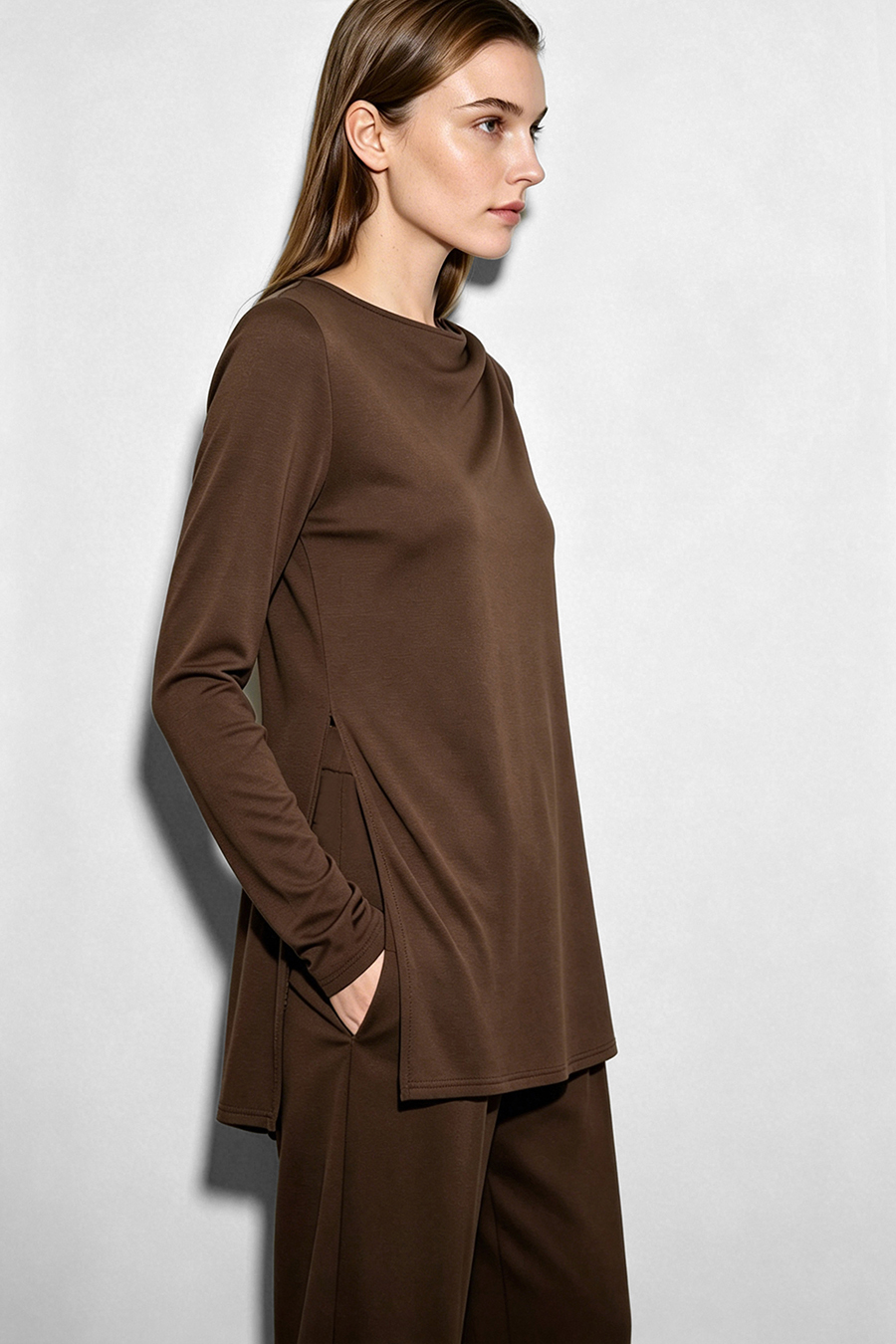 Off-Shoulder Ruched Tee | AMII
