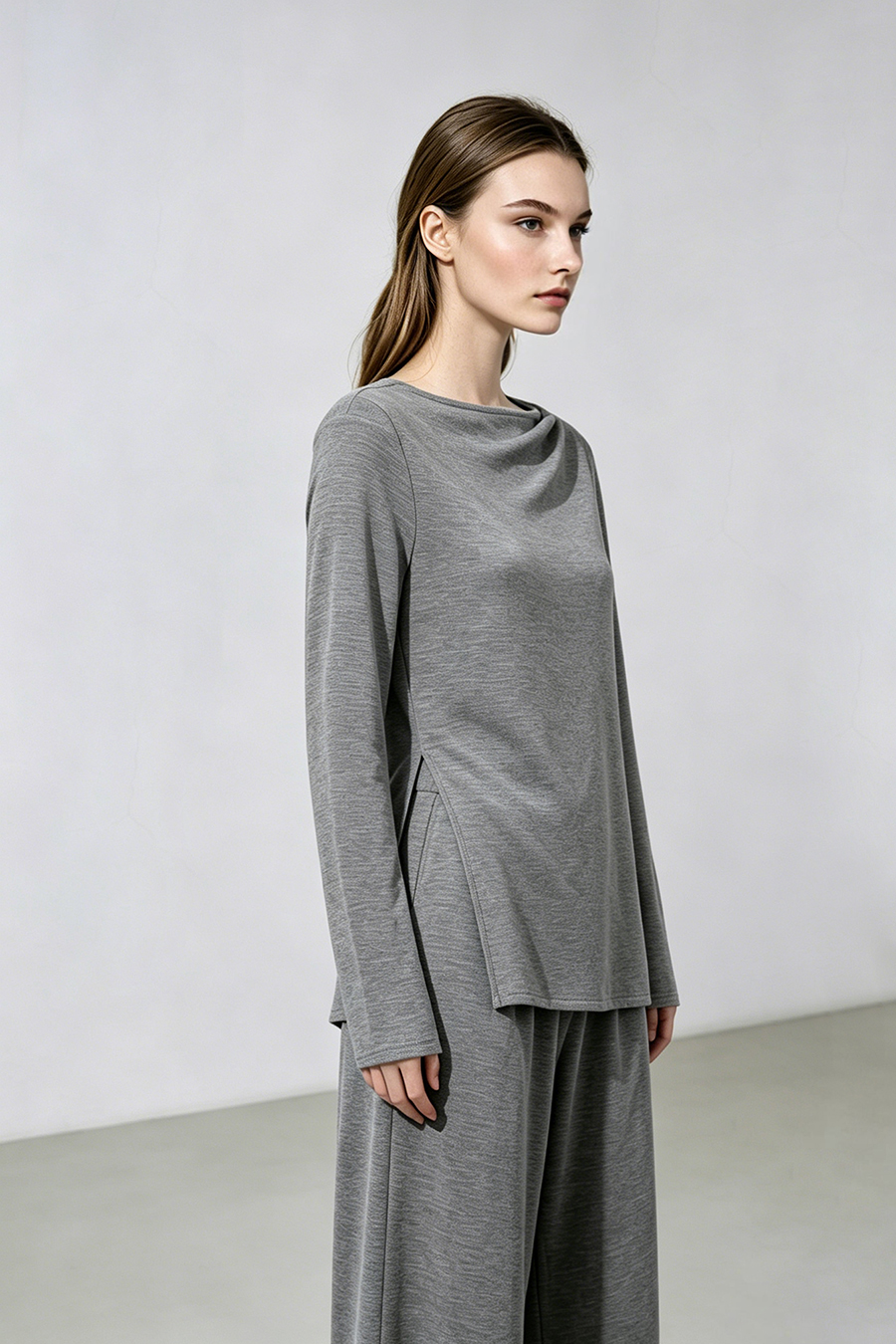 Off-Shoulder Ruched Tee | AMII
