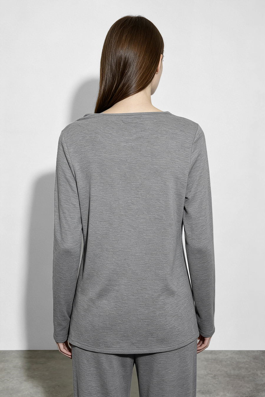 Off-Shoulder Ruched Tee | AMII