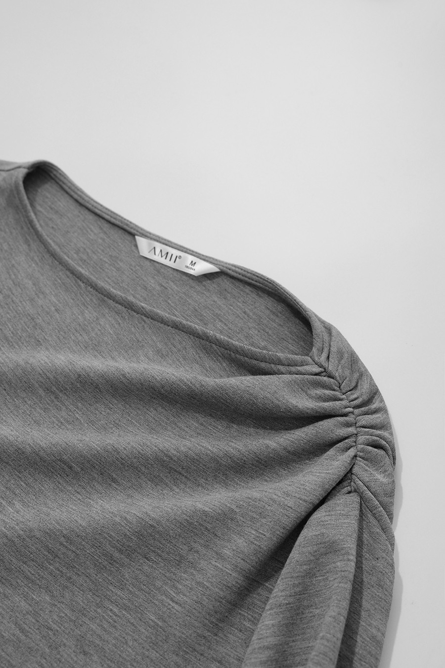 Off-Shoulder Ruched Tee | AMII