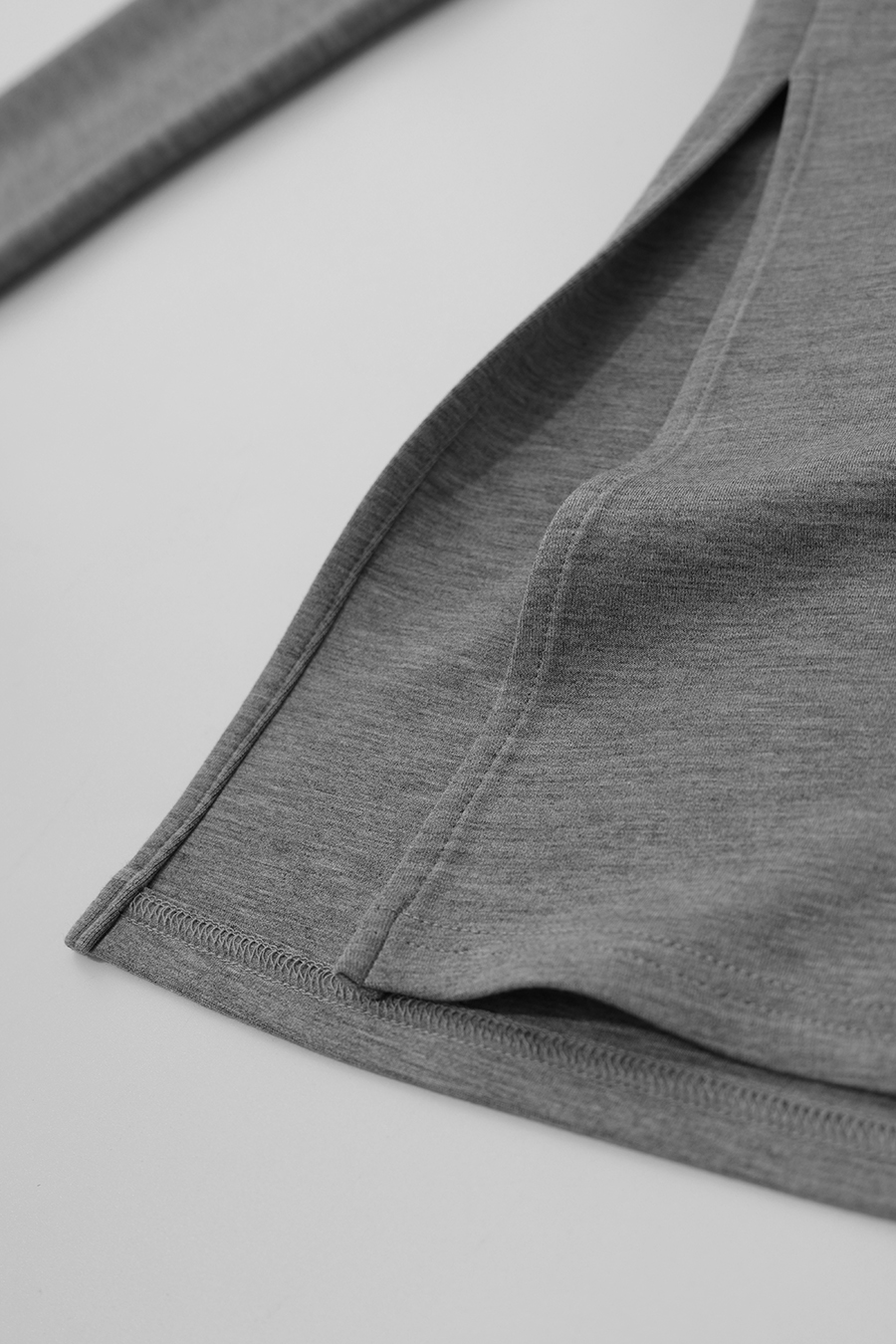 Off-Shoulder Ruched Tee | AMII