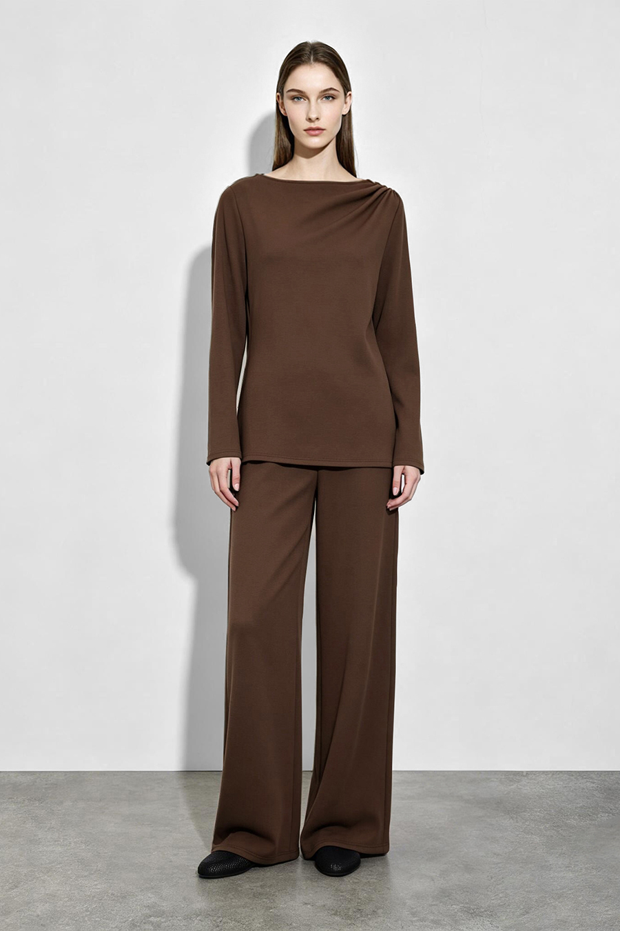 Off-Shoulder Ruched Tee | AMII