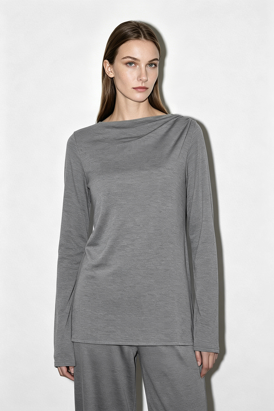 Off-Shoulder Ruched Tee | AMII