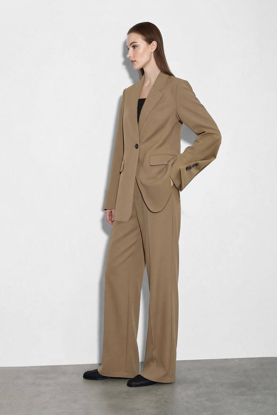 V‑neck wide‑shoulder loose suit|AMII