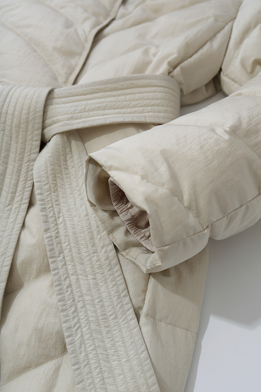 Belted Down Jacket with Magnetic Closures|AMII