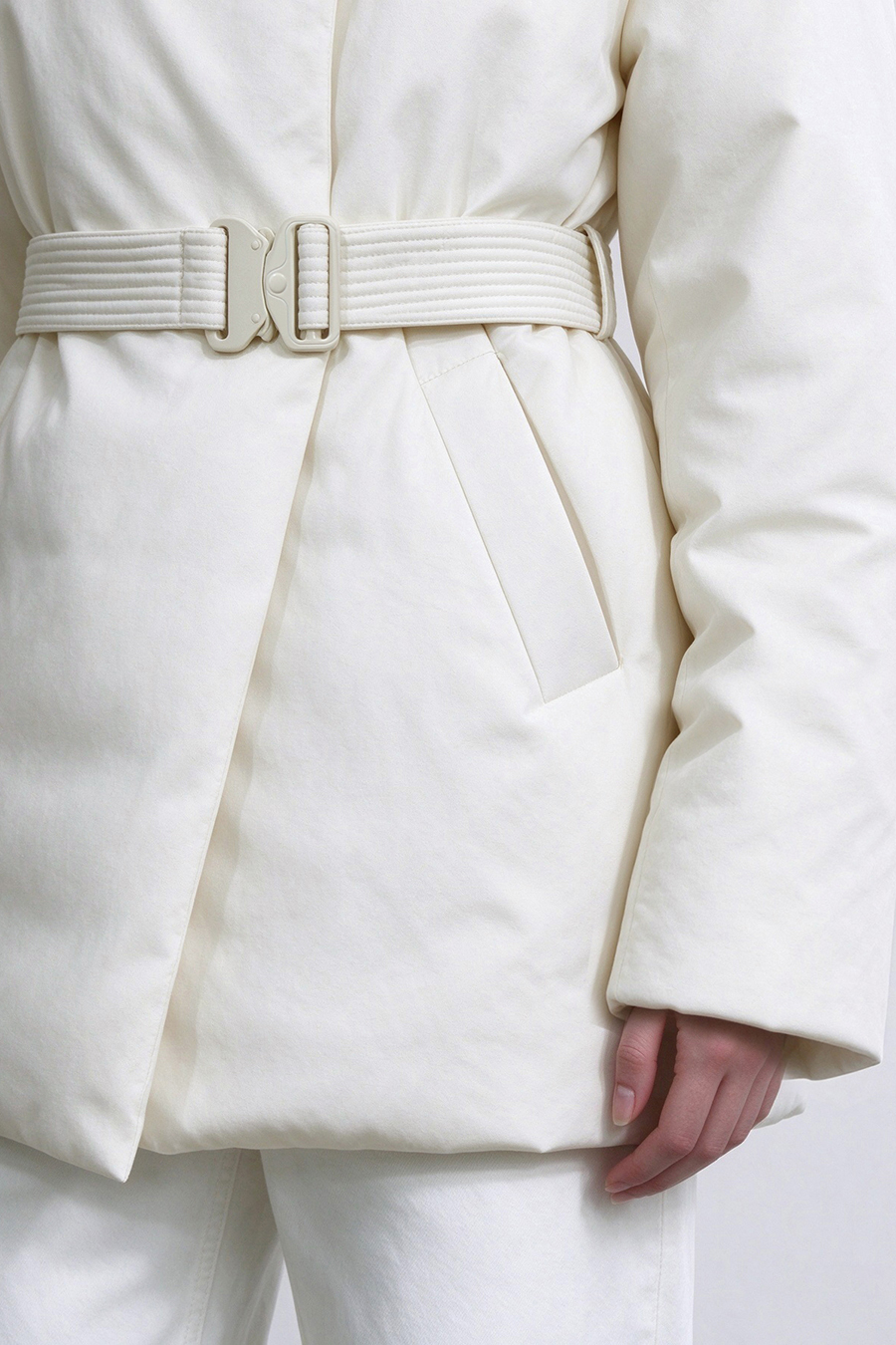 Belted Down Jacket with Buckle Closure|AMII