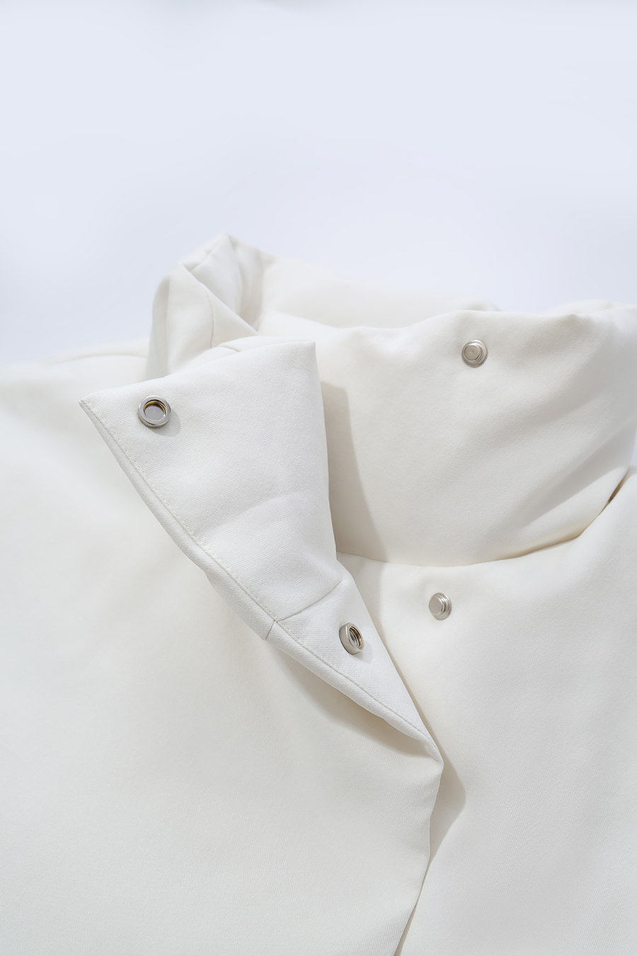 Belted Down Jacket with Buckle Closure|AMII