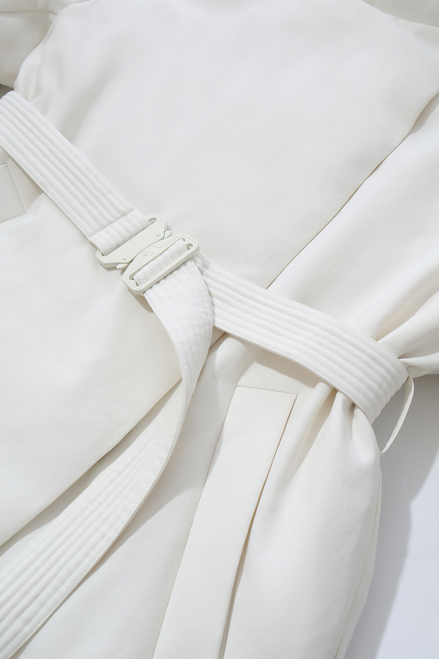 Belted Down Jacket with Buckle Closure|AMII