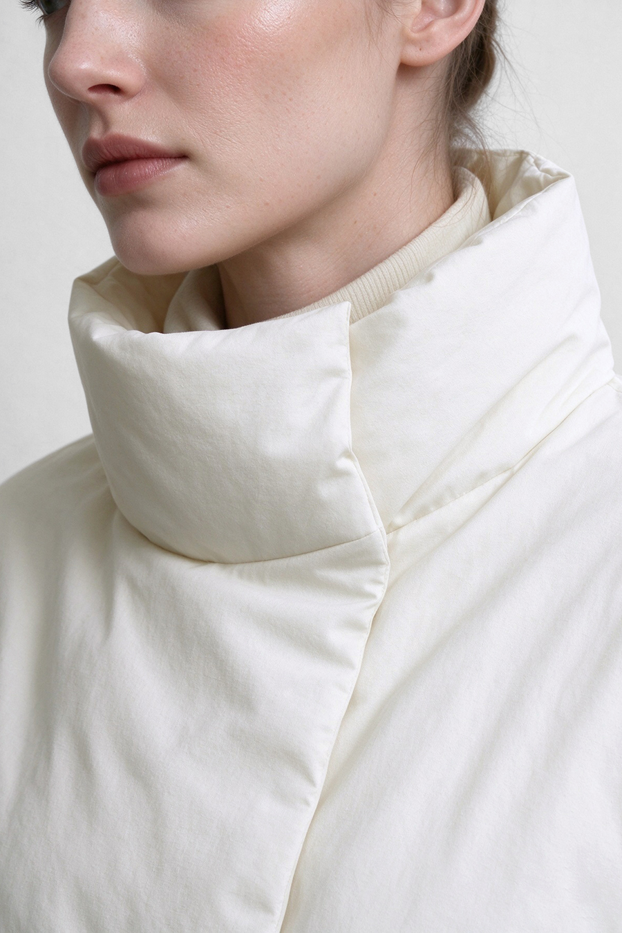 Belted Down Jacket with Buckle Closure|AMII