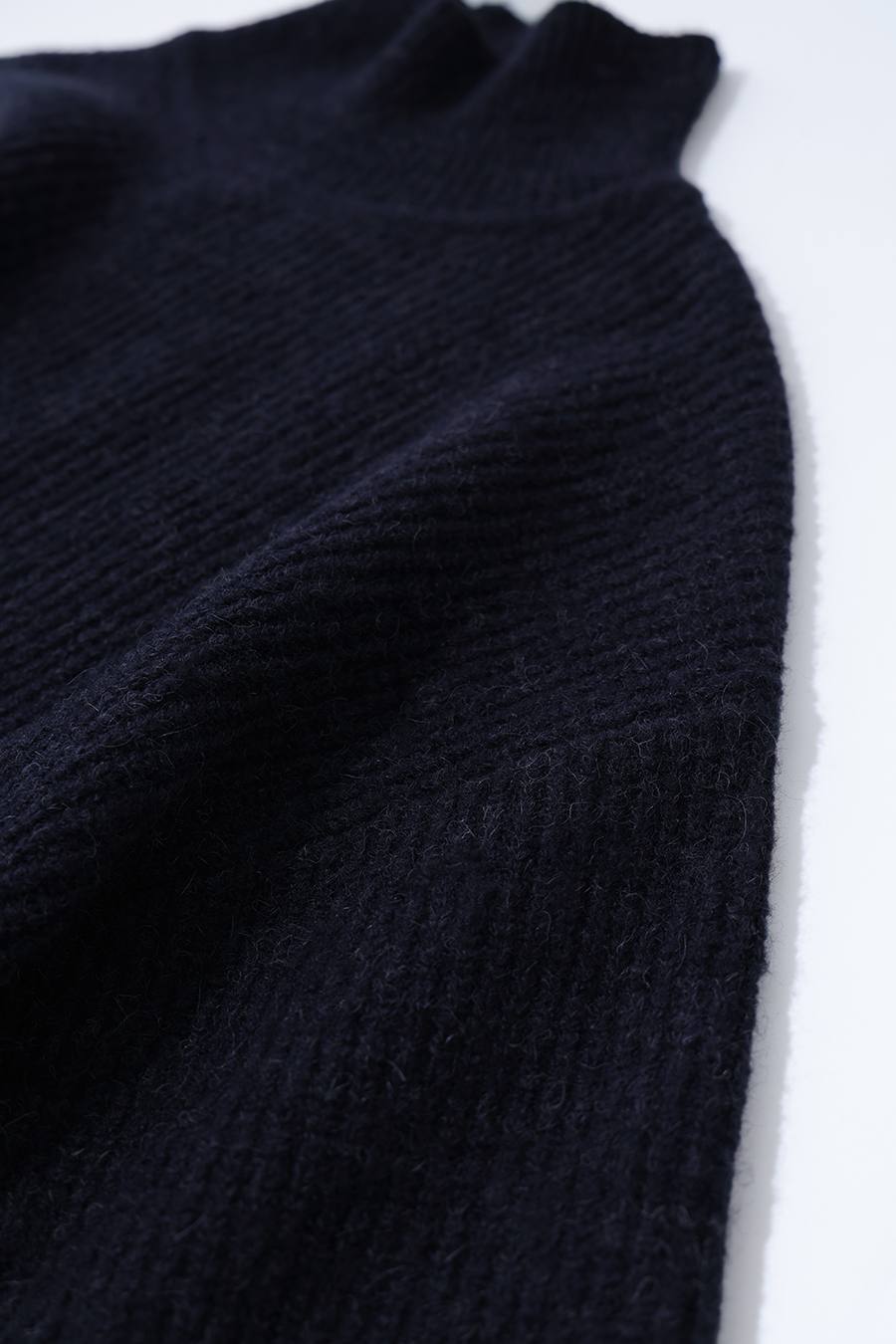 Turtleneck Asymmetric Color-Block Drop-Shoulder Sweater|AMII