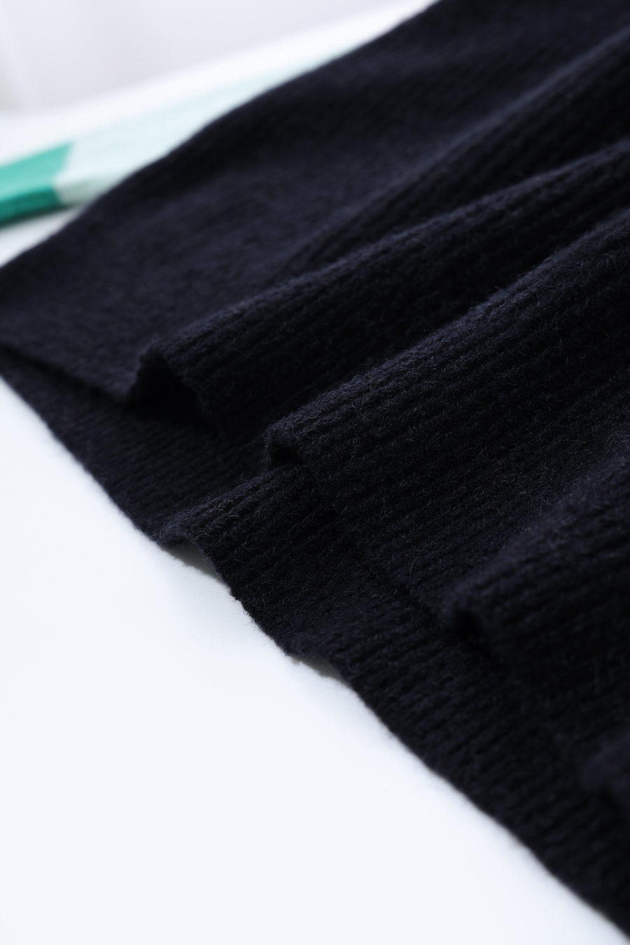 Turtleneck Asymmetric Color-Block Drop-Shoulder Sweater|AMII