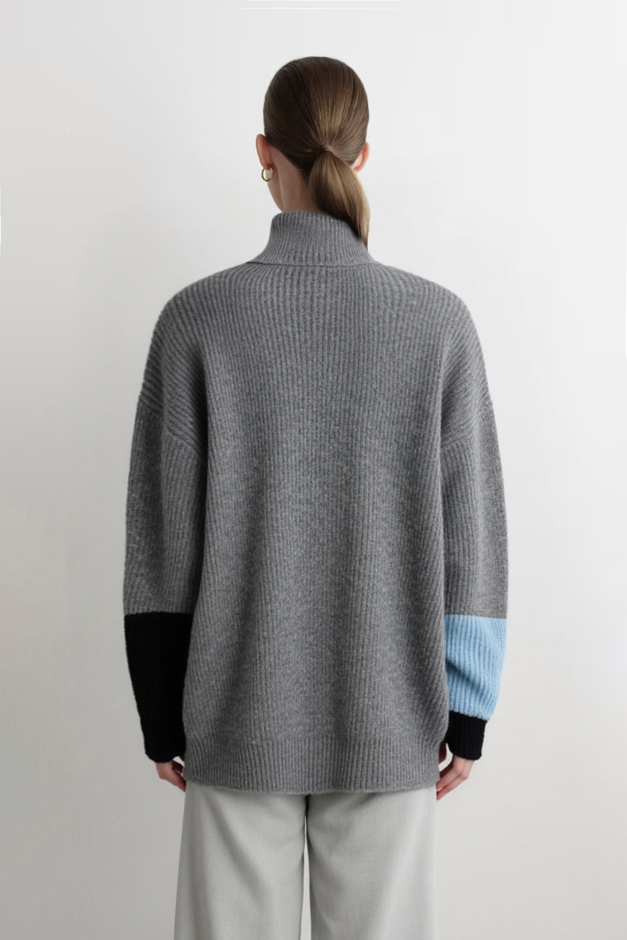 Turtleneck Asymmetric Color-Block Drop-Shoulder Sweater|AMII
