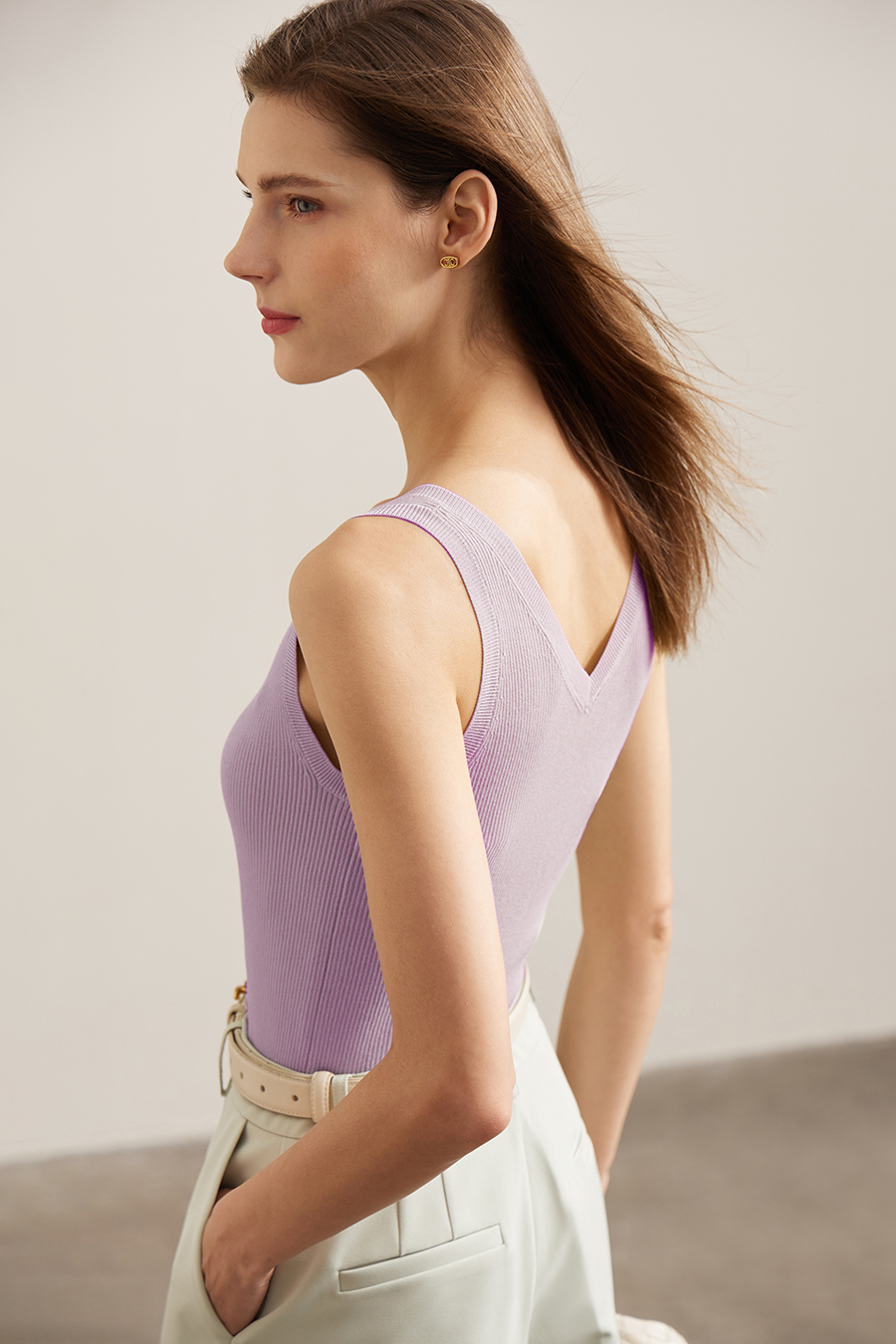 V-Neck Ribbed Knit Camisole|AMII-AMII.com