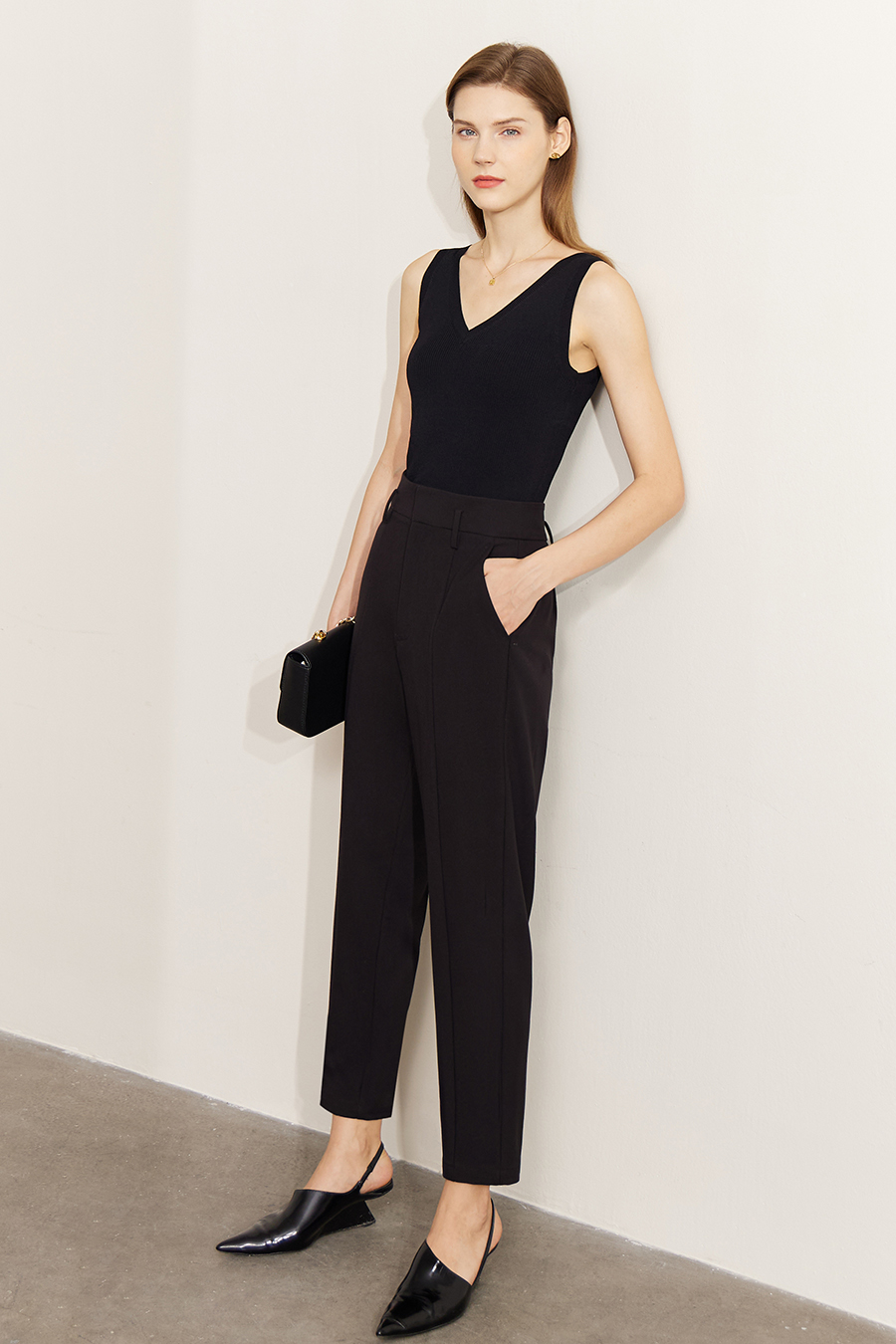 V-Neck Ribbed Knit Camisole|AMII-AMII.com