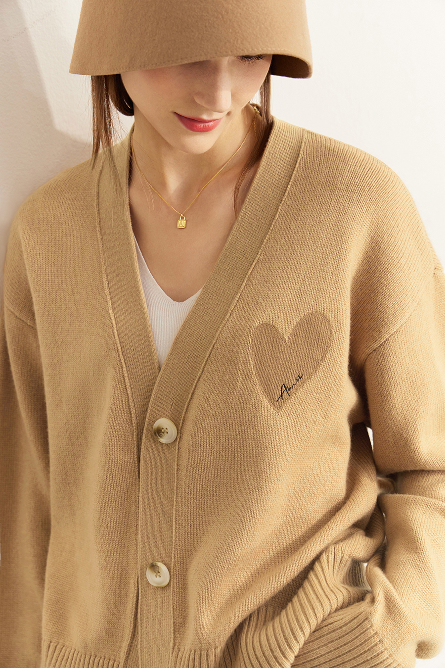 Embroidered V - Neck Knitted Cardigan|AMII-AMII.com