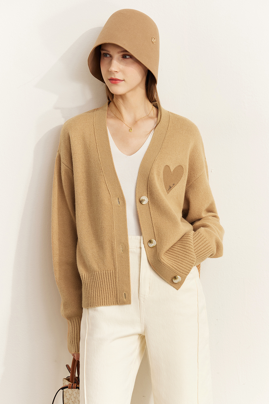 Embroidered V - Neck Knitted Cardigan|AMII-AMII.com