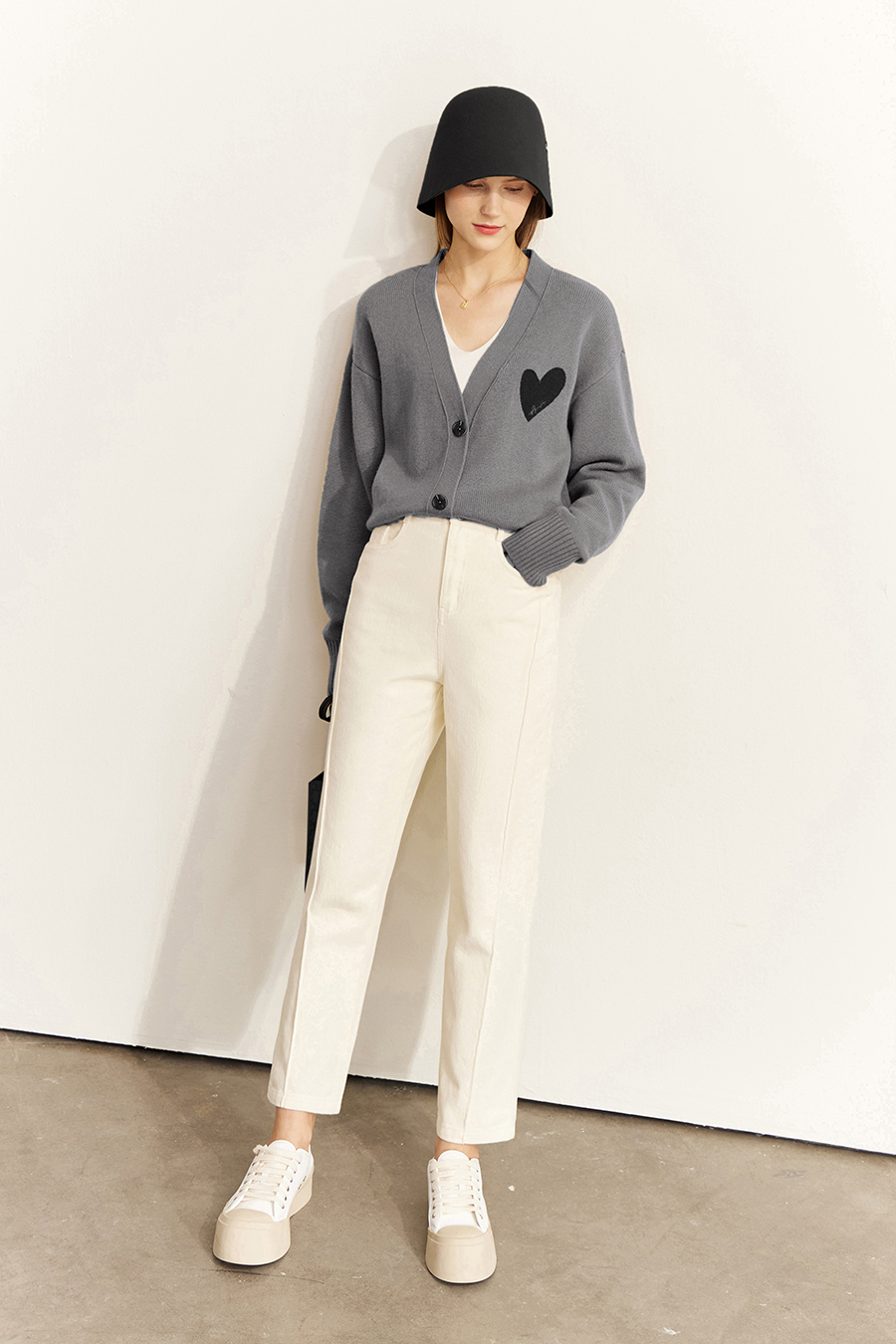 Embroidered V - Neck Knitted Cardigan|AMII-AMII.com