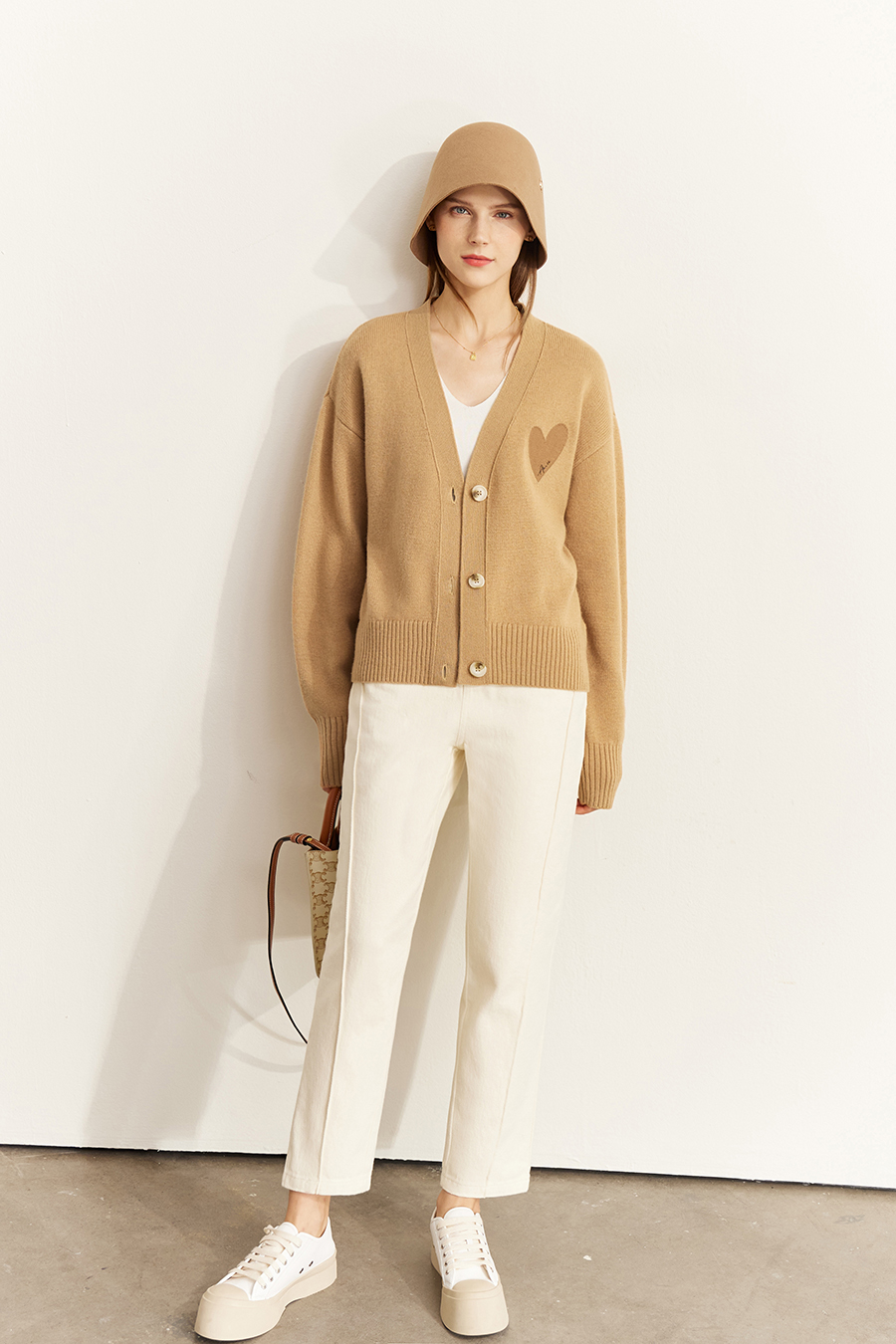 Embroidered V - Neck Knitted Cardigan|AMII-AMII.com