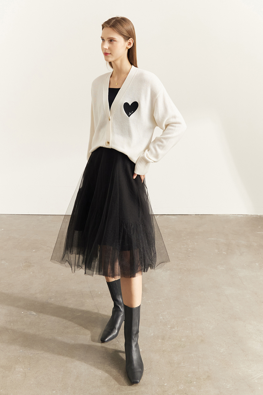 Embroidered V - Neck Knitted Cardigan|AMII-AMII.com