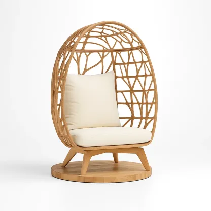 Poltrona a uovo in legno con rattan intrecciato e cuscini crema