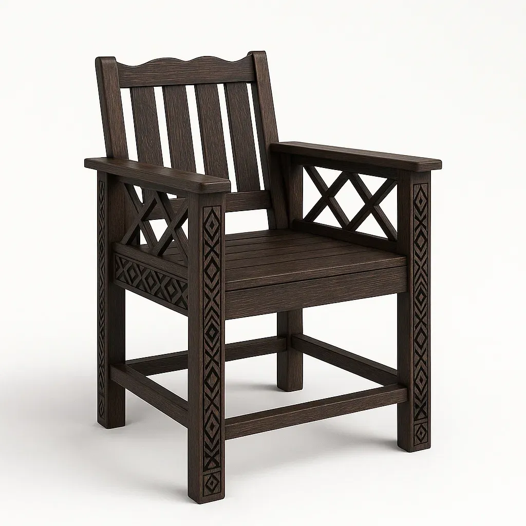 Sedia con braccioli in legno massello con intaglio geometrico