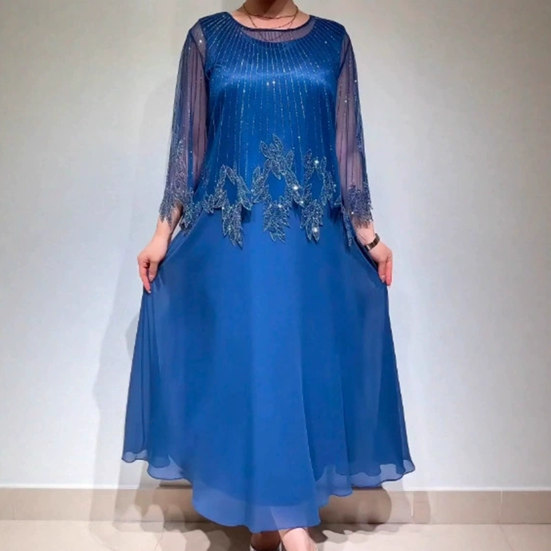 👗Елегантна едноцветна рокля с лъскав, прозрачен горен слой