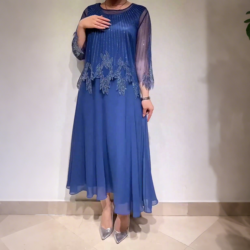 👗Елегантна едноцветна рокля с лъскав, прозрачен горен слой