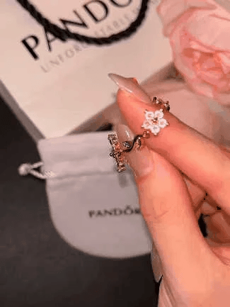 ✨Női karkötő virágos csillogással