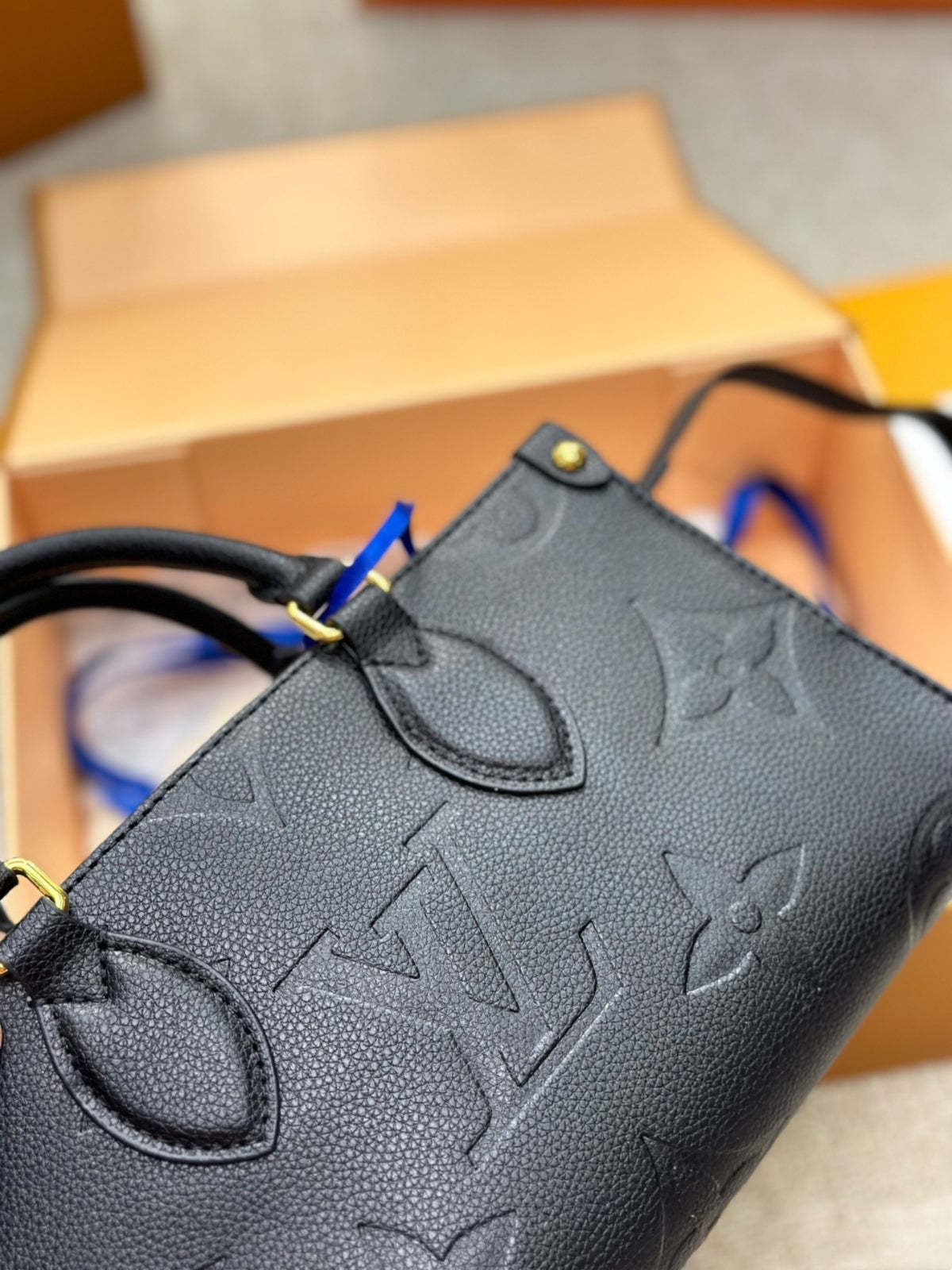 Louis Vuitton OnTheGo East West M23640