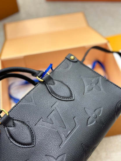 Louis Vuitton OnTheGo East West M23640