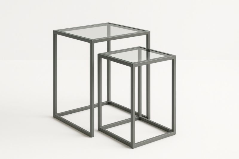 Tables gigognes en métal et verre