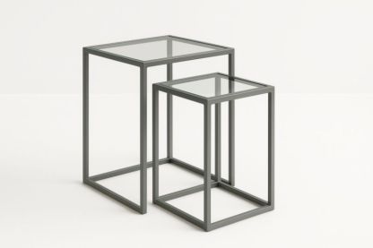 Tables gigognes en métal et verre