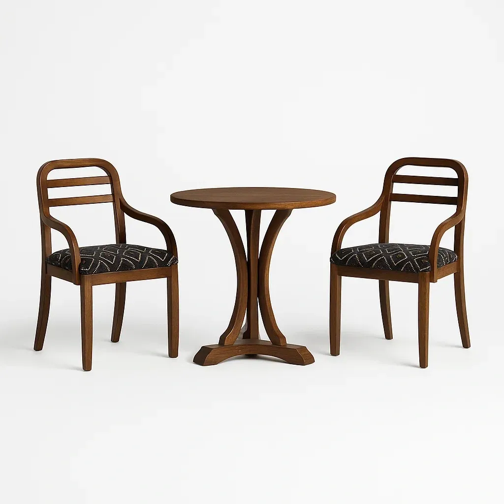 Ensemble bistrot en bois avec deux chaises en tissu géométrique