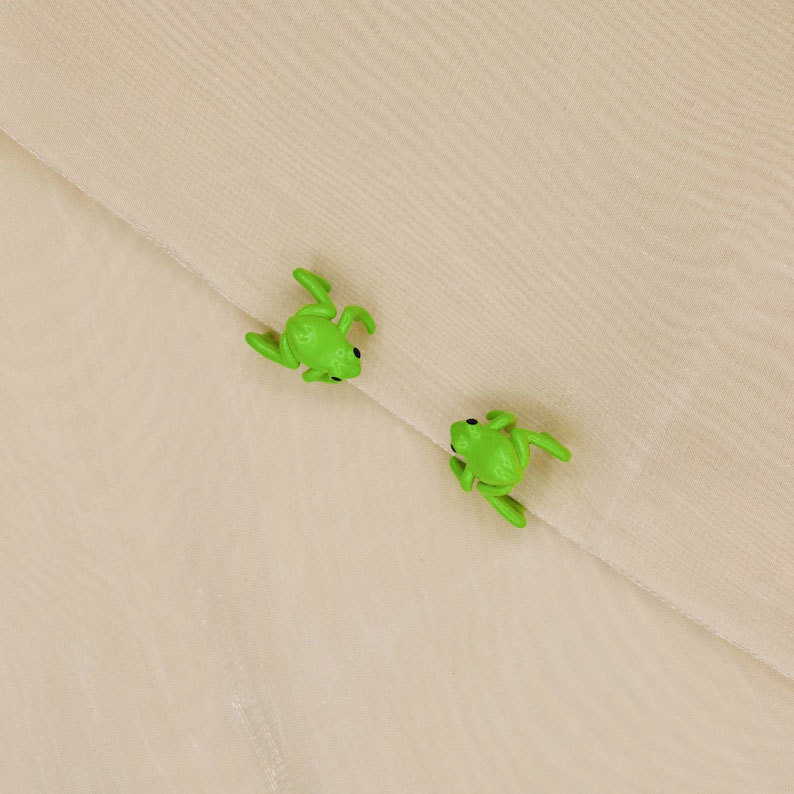 Green Frog Ear Cuff