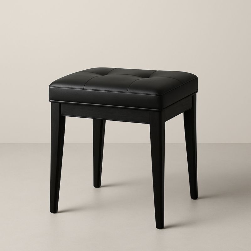 Sgabello nero in pelle sintetica con gambe in legno