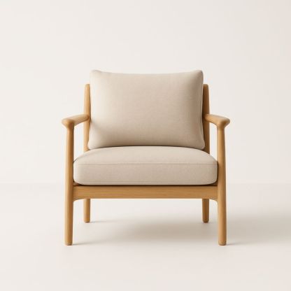 Poltrona in legno con seduta e schienale imbottiti in tessuto beige