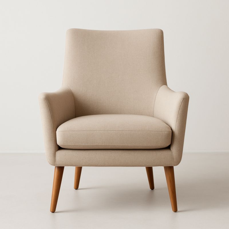 Poltrona in tessuto beige con gambe in legno, dimensioni 90x75x85 cm