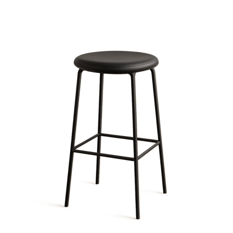 Sgabello in metallo nero con seduta in pelle sintetica