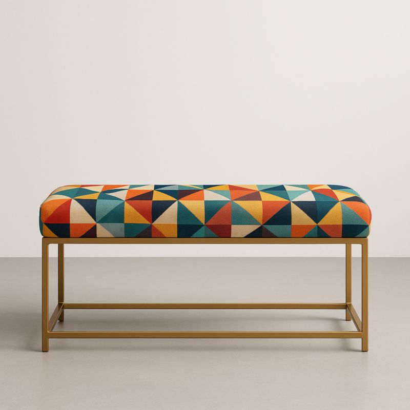 Panca geometrica in tessuto multicolore con struttura in metallo