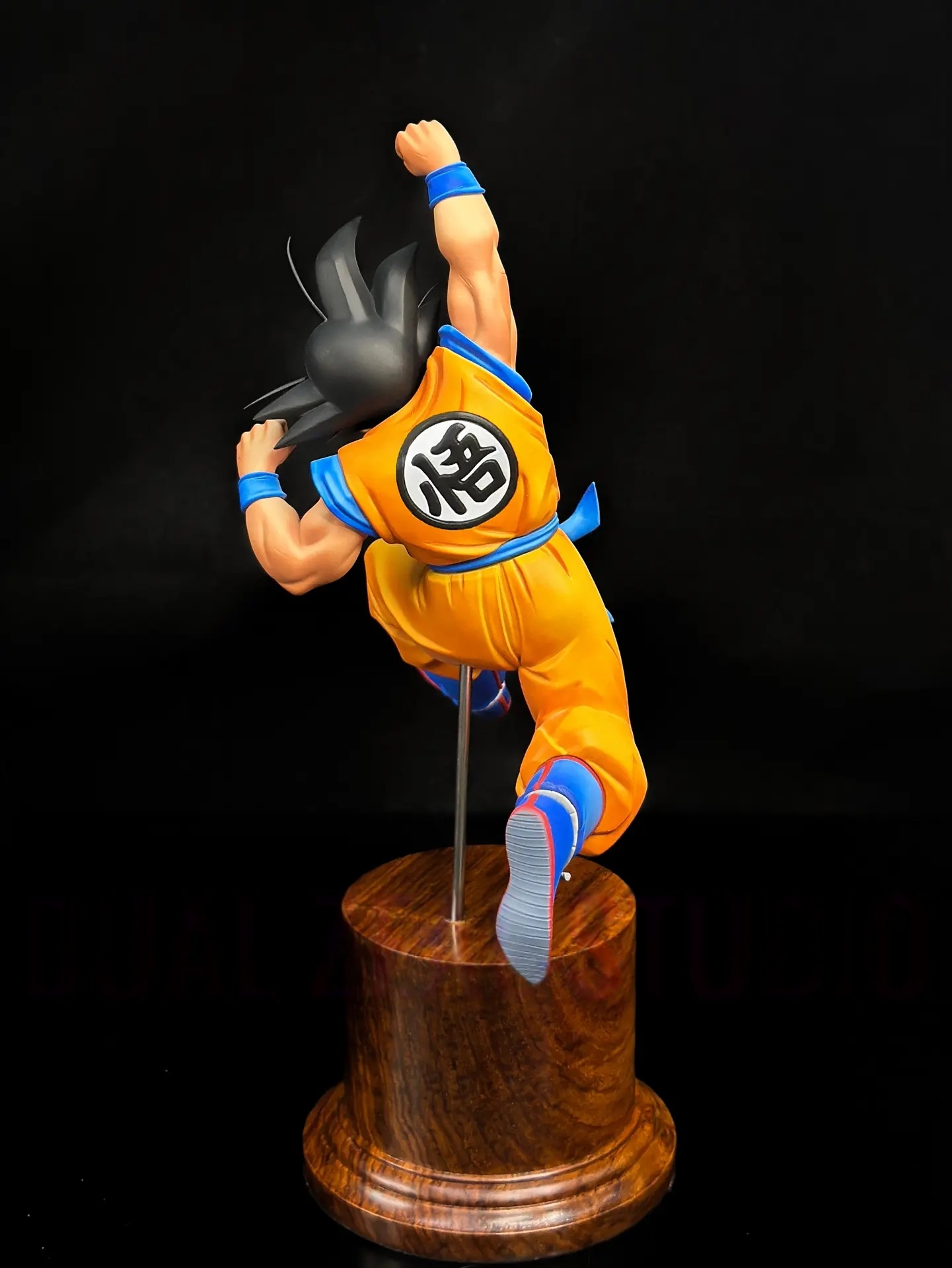 Dragon Ball Z Jumping Goku Statue