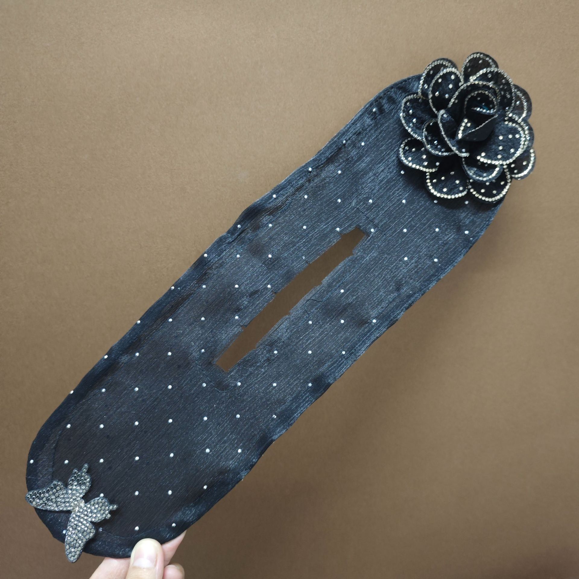 Blossom Twist Hair Clip: Effortless Floral Elegance for Every Look