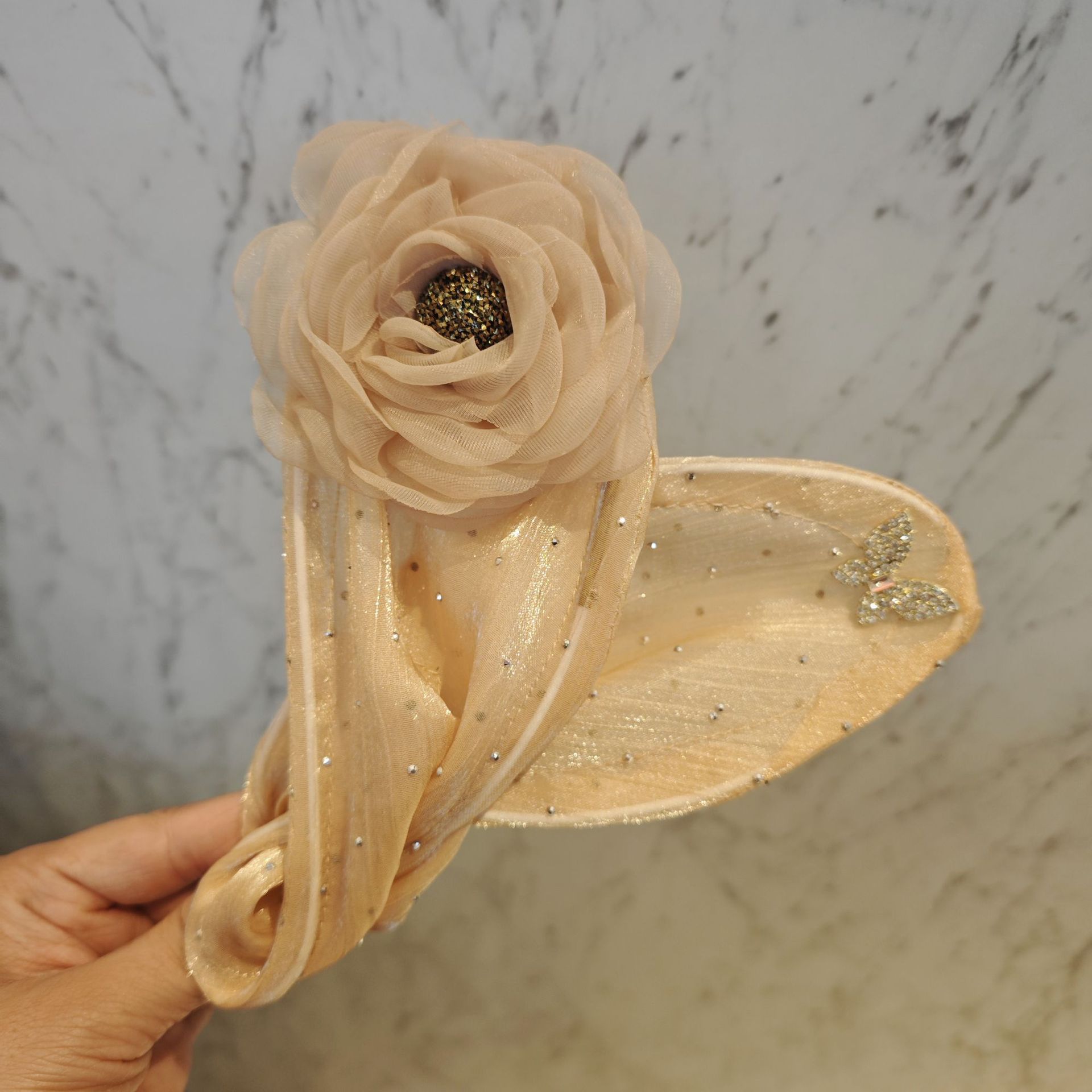 Blossom Twist Hair Clip: Effortless Floral Elegance for Every Look