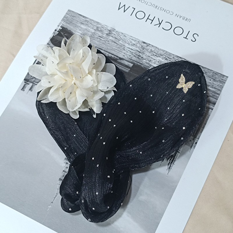 Blossom Twist Hair Clip: Effortless Floral Elegance for Every Look