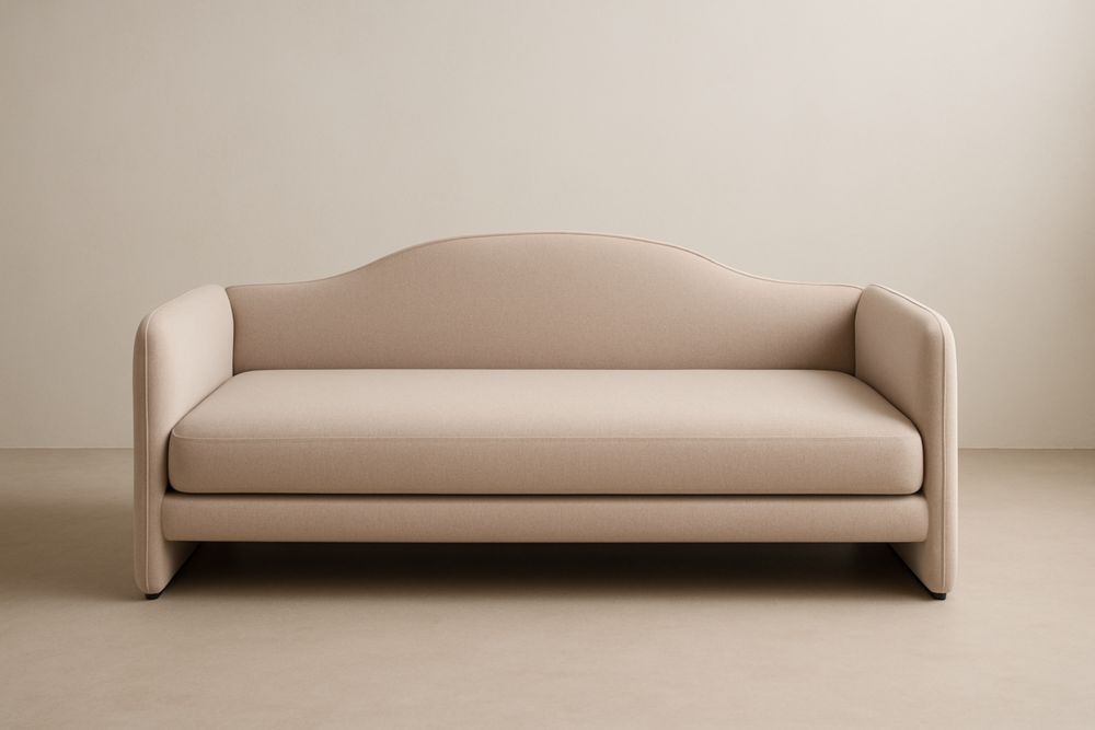 Divano due posti in tessuto beige.