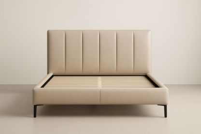 Letto matrimoniale in pelle sintetica beige con gambe in metallo