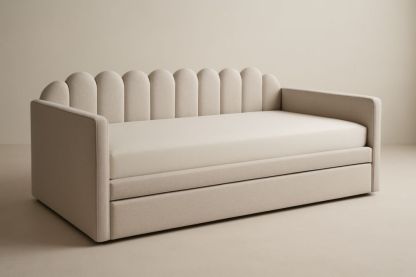 Divano letto estraibile in tessuto poliestere beige con schienale ondulato.
