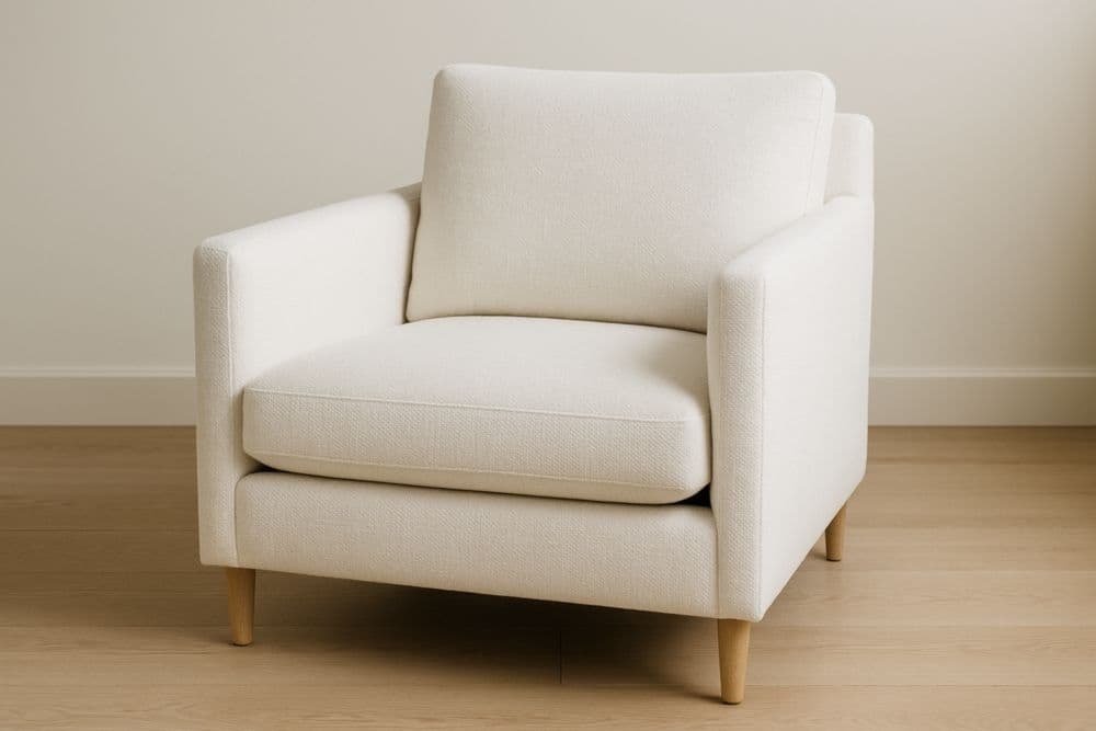 Poltrona in Tessuto Crema con Gambe in Legno Massello-Baronilta