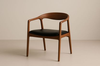 Chaise de salle à manger en bois de noyer avec assise en cuir noir